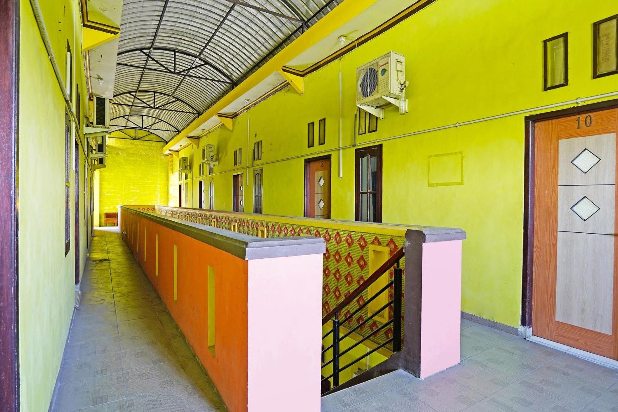 Oyo 91583 D'Cost Green Syariah Surabaya Luaran gambar