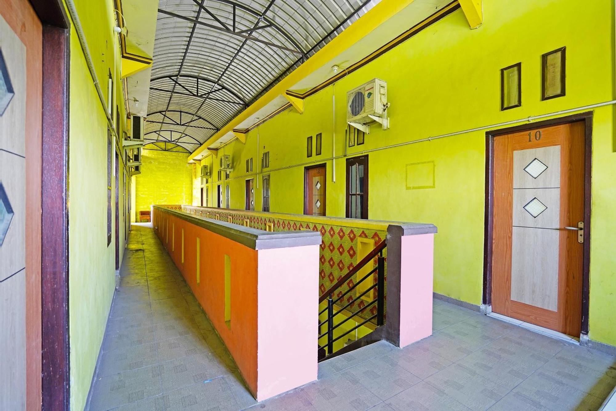 Oyo 91583 D'Cost Green Syariah Surabaya Luaran gambar